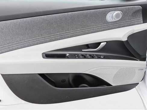 New 2025 Hyundai Elantra Limited image 12