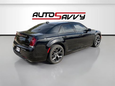 Used 2023 Chrysler 300 S w/ Comfort Group image 7