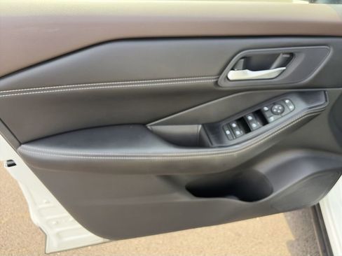 Used 2023 Nissan Rogue SV w/ SV Premium Package image 13