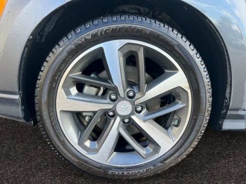 Used 2021 Hyundai Kona Limited AWD/4WD image 14