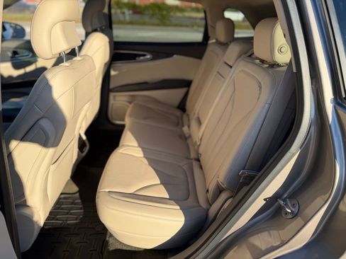 Used 2018 Lincoln MKX Reserve w/ Lincoln MKX Climate Package image 12