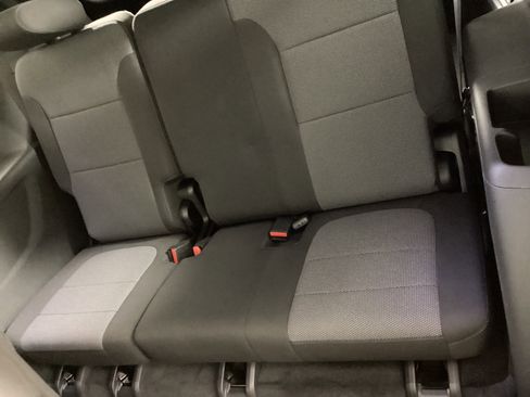 Used 2022 Chevrolet Traverse LT image 33