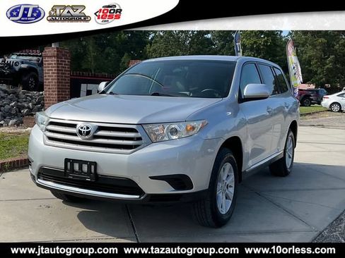 Used 2013 Toyota Highlander FWD w/ Cold Weather Pkg image 3