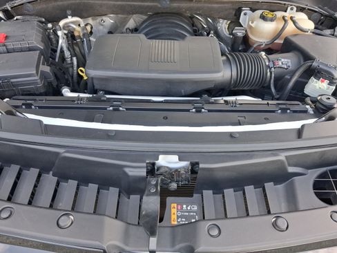Used 2022 Chevrolet Tahoe Z71 w/ Luxury Package AWD/4WD image 9