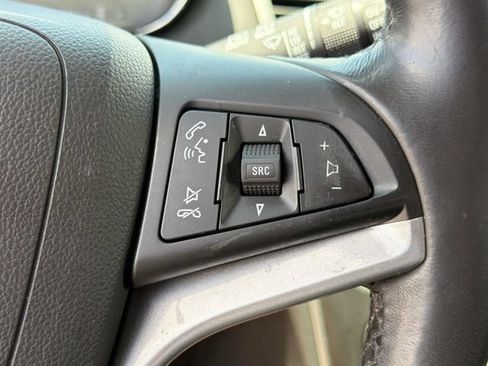 Used 2022 Chevrolet Trax LT w/ LT Convenience Package FWD image 31