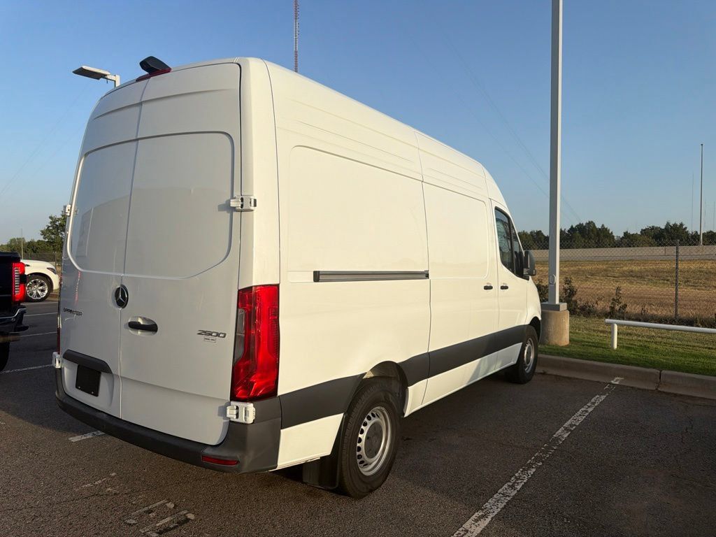 Used 2025 Mercedes-Benz Sprinter 2500 image 5