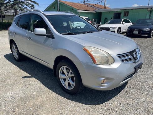 Used 2013 Nissan Rogue SV w/ Premium Pkg AWD/4WD image 4