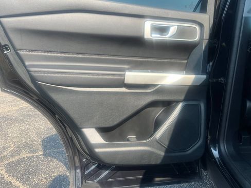 Used 2022 Ford Explorer XLT w/ Equipment Group 202A AWD/4WD image 28