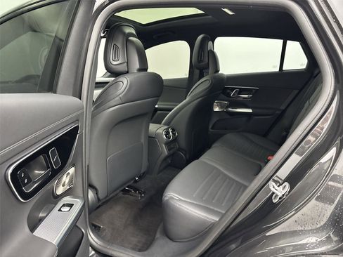 Used 2025 Mercedes-Benz GLC 300 4MATIC image 29