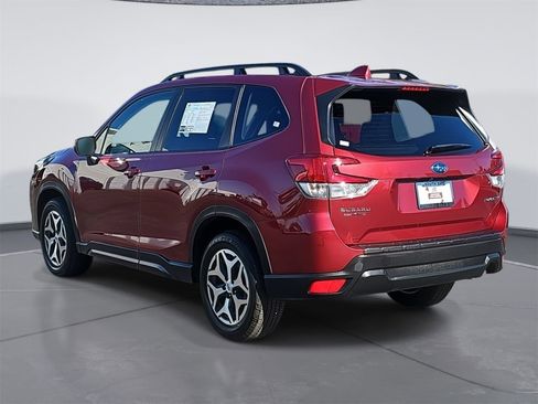 Certified 2023 Subaru Forester Premium image 5