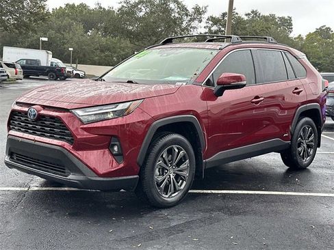 Used 2022 Toyota RAV4 XLE Premium image 7