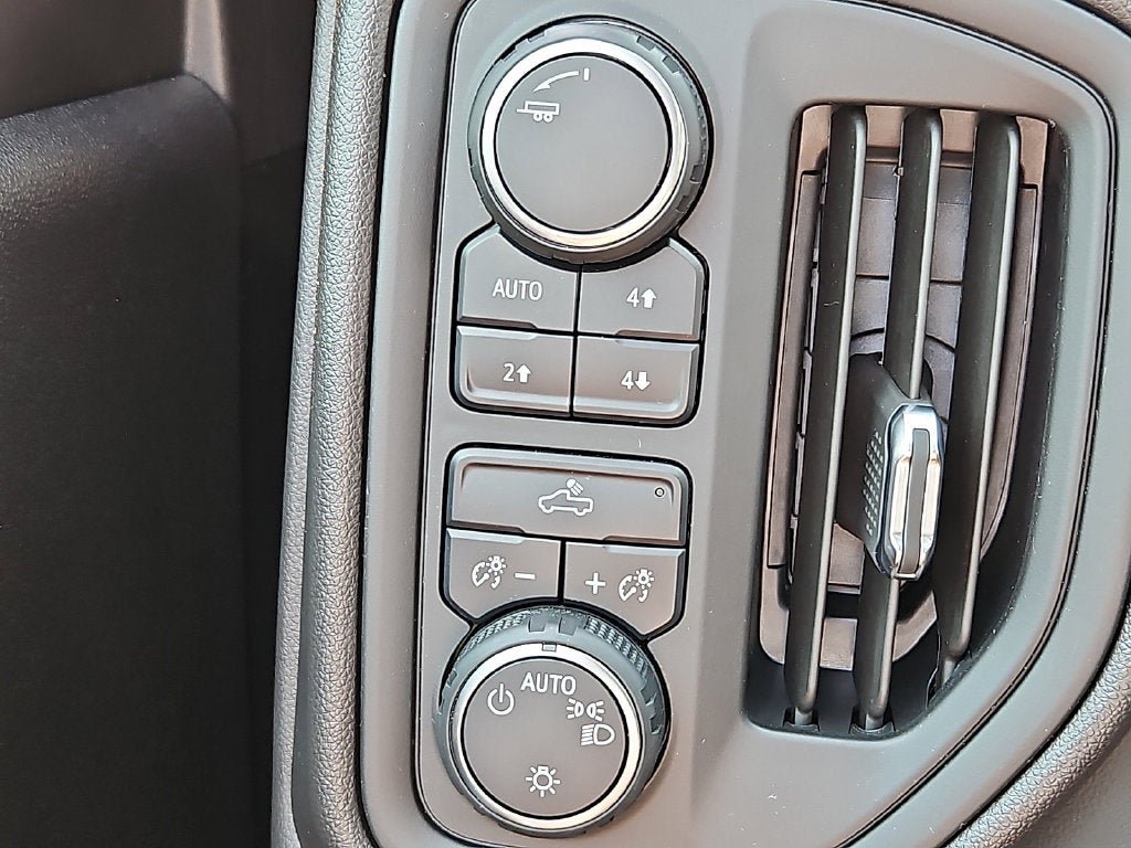 Used 2024 Chevrolet Silverado 1500 Custom Trail Boss w/ LPO, Dark Essentials Package AWD/4WD image 22