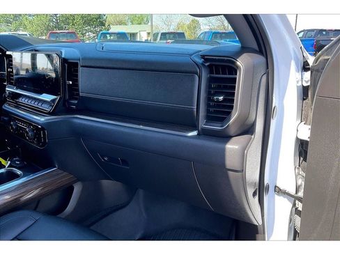 Used 2024 Chevrolet Silverado 1500 LT Trail Boss w/ LT Trail Boss Premium Package AWD/4WD image 18