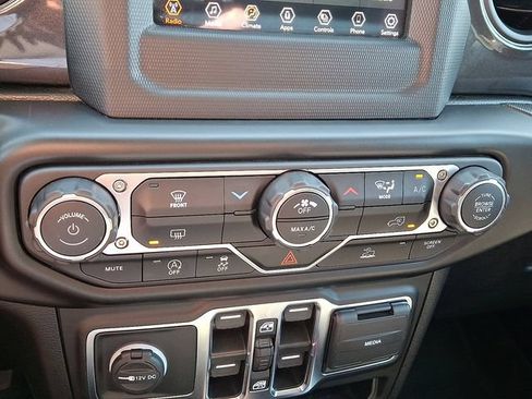 Used 2022 Jeep Wrangler Unlimited Sport AWD/4WD image 31