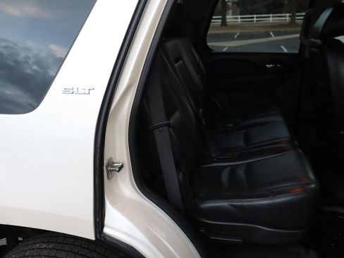 Used 2011 GMC Yukon SLT w/ SLT-2 Equipment Package image 23