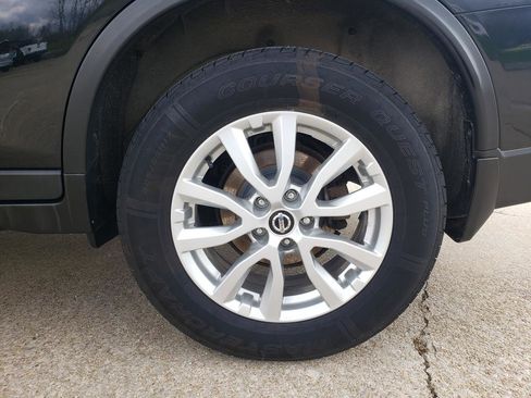 Used 2018 Nissan Rogue SV w/ Premium Package image 24