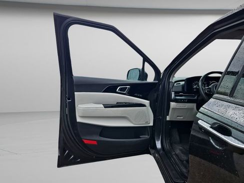 Used 2023 Kia Carnival SX Prestige FWD image 29