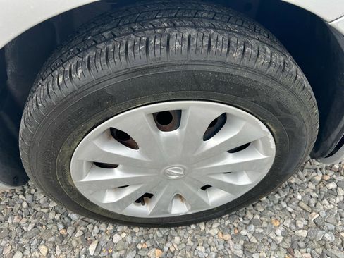 Used 2018 Nissan Versa SV FWD image 22