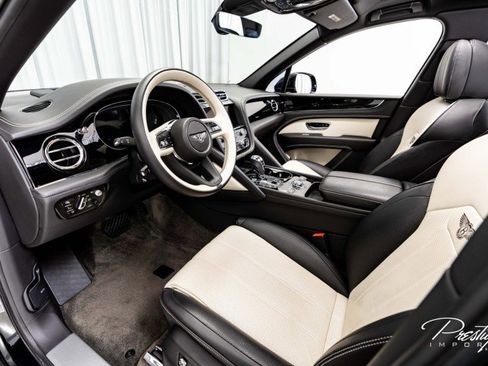 Used 2022 Bentley Bentayga image 27