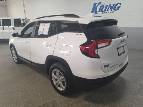 Used 2024 GMC Terrain SLE w/ Driver Convenience Package AWD/4WD image 4