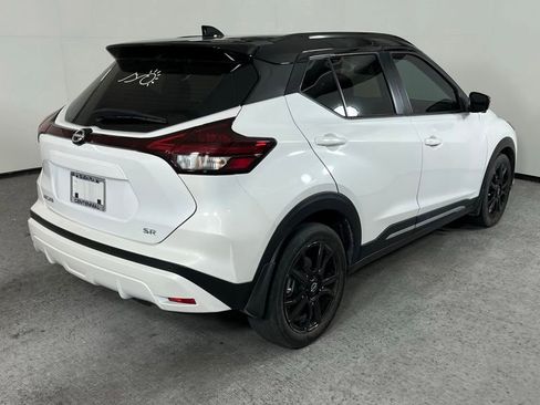Used 2022 Nissan Kicks SR w/ Premium Package FWD image 3