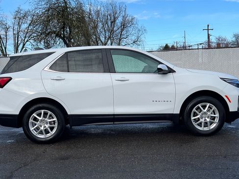 Used 2024 Chevrolet Equinox LT image 3