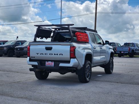 Used 2024 Toyota Tacoma TRD Sport AWD/4WD image 7