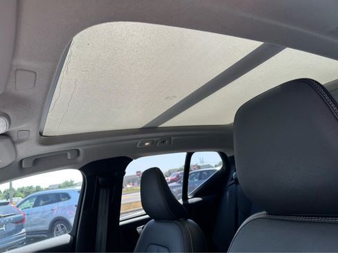 Used 2024 Volvo XC40 B5 Plus w/ Climate Package AWD/4WD image 6