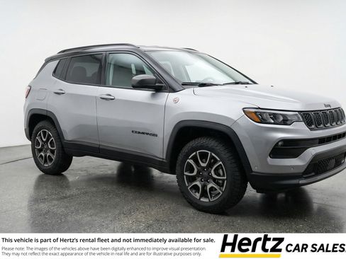 Used 2025 Jeep Compass Trailhawk w/ Trailer Tow Group AWD/4WD image 1