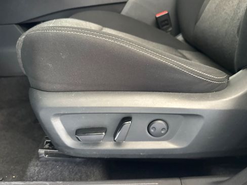 Used 2025 Nissan Rogue SV AWD/4WD image 15