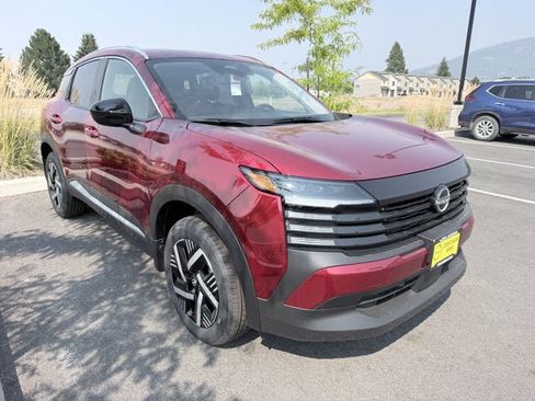 Used 2026 Nissan Kicks SV w/ SV Premium Package FWD image 3