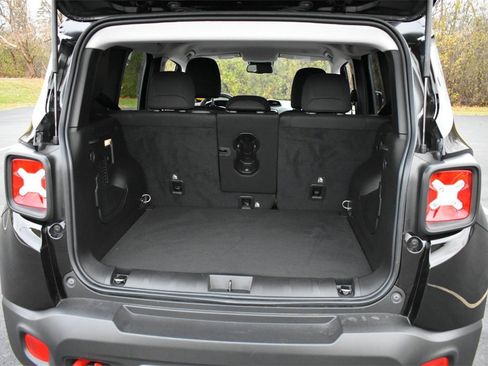 Used 2022 Jeep Renegade Trailhawk w/ Trailer Tow Group image 32