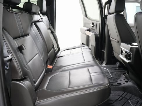 Used 2019 Chevrolet Silverado 1500 High Country image 31