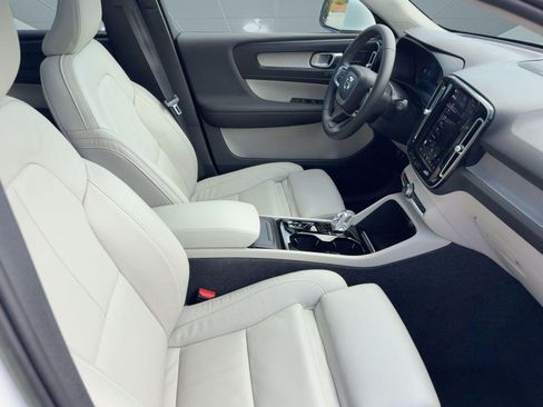 Used 2023 Volvo XC40 B5 Plus w/ Protection Package Premier image 27