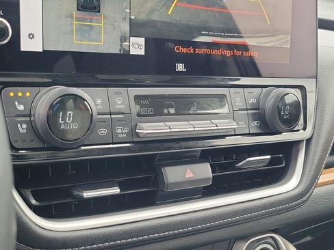 Used 2024 Toyota Grand Highlander Platinum image 32