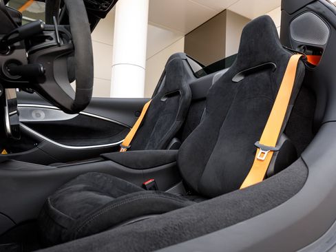 Used 2025 McLaren Artura Spider RWD image 50