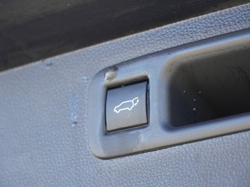 Certified 2023 Toyota Highlander LE image 16