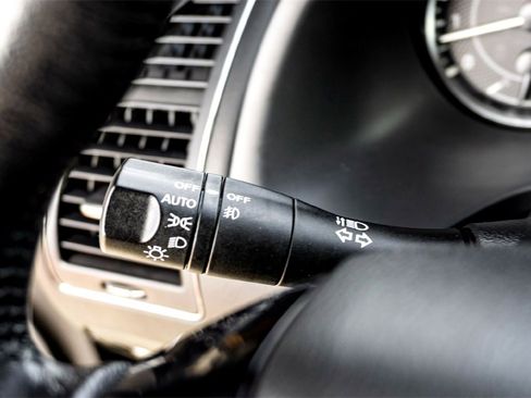 Used 2023 Nissan Armada SL w/ Captain's Chairs Package image 19