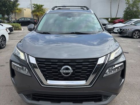 Used 2022 Nissan Rogue SV w/ SV Premium Package FWD image 2