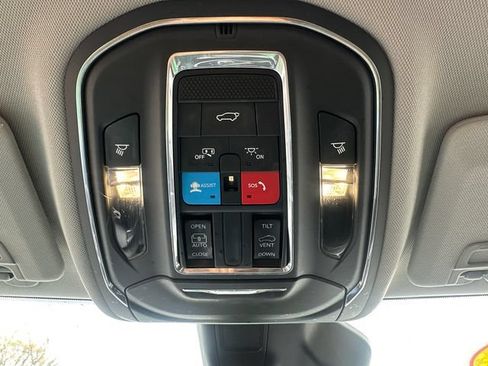 Used 2023 Jeep Grand Cherokee Laredo w/ Luxury Tech Group I AWD/4WD image 38