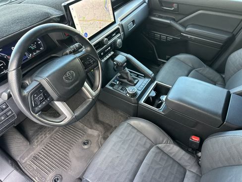 Used 2025 Toyota 4Runner TRD Off-Road Premium AWD/4WD image 11