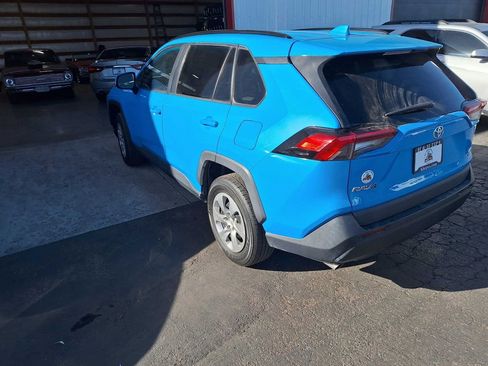 Used 2021 Toyota RAV4 LE image 3