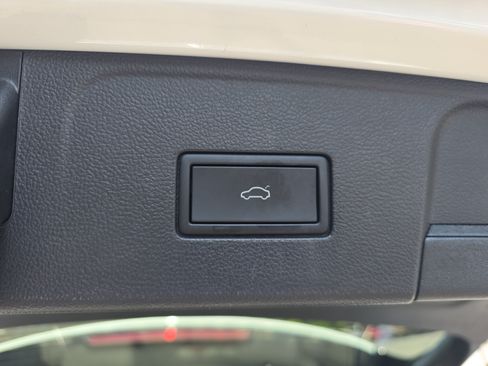 Used 2025 Volkswagen Atlas SEL AWD/4WD image 15