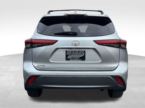 Used 2021 Toyota Highlander Limited image 6