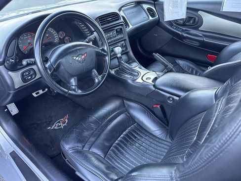Used 2001 Chevrolet Corvette Coupe w/ Preferred Equipment Group1 image 11