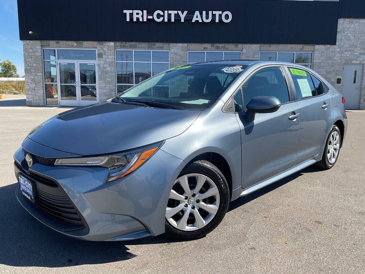 Used 2025 Toyota Corolla LE FWD image 1