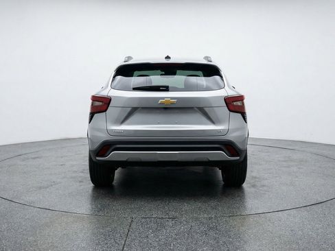 Used 2025 Chevrolet Trax LT image 7