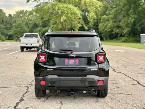 Used 2017 Jeep Renegade Latitude w/ Cold Weather Group AWD/4WD image 6