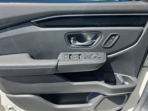 Used 2025 Honda Pilot EX-L image 26