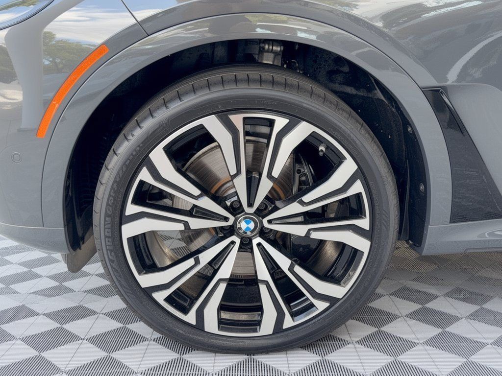 Used 2024 BMW X7 xDrive40i w/ Executive Package AWD/4WD image 13